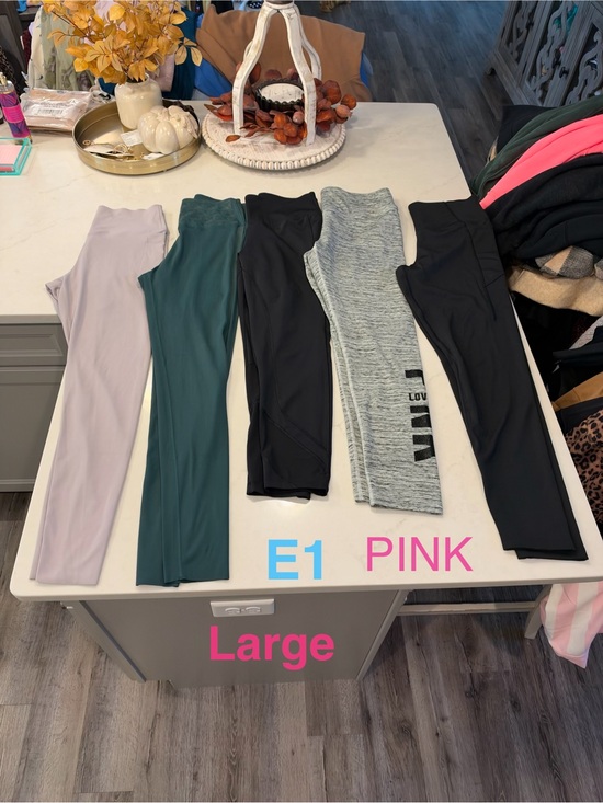 PINK Victoria's Secret Pants - Victoria Secret PINK 🩷 leggings (5) gently used smoke free home ships same day
